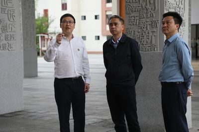 都勻市長(zhǎng)張宗良一行蒞臨貴州經(jīng)貿(mào)職業(yè)技術(shù)學(xué)院調(diào)研 助力區(qū)域商貿(mào)人才培養(yǎng)